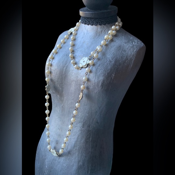 White Flower Clear Crystal Center Faux Pearl Slip On Necklace Gold Plated - Picture 5 of 8